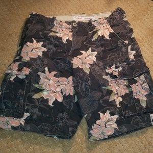 American eagle floral cargo shorts